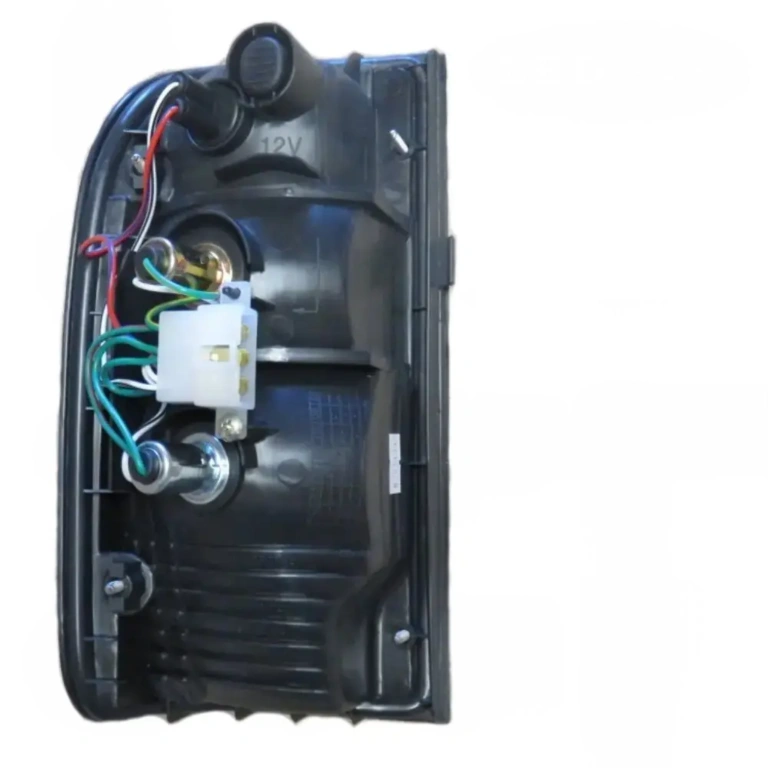 Toyota Hilux 2002-2005 parem tagatuli